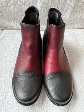 Red/black Chelsea boots, size 45